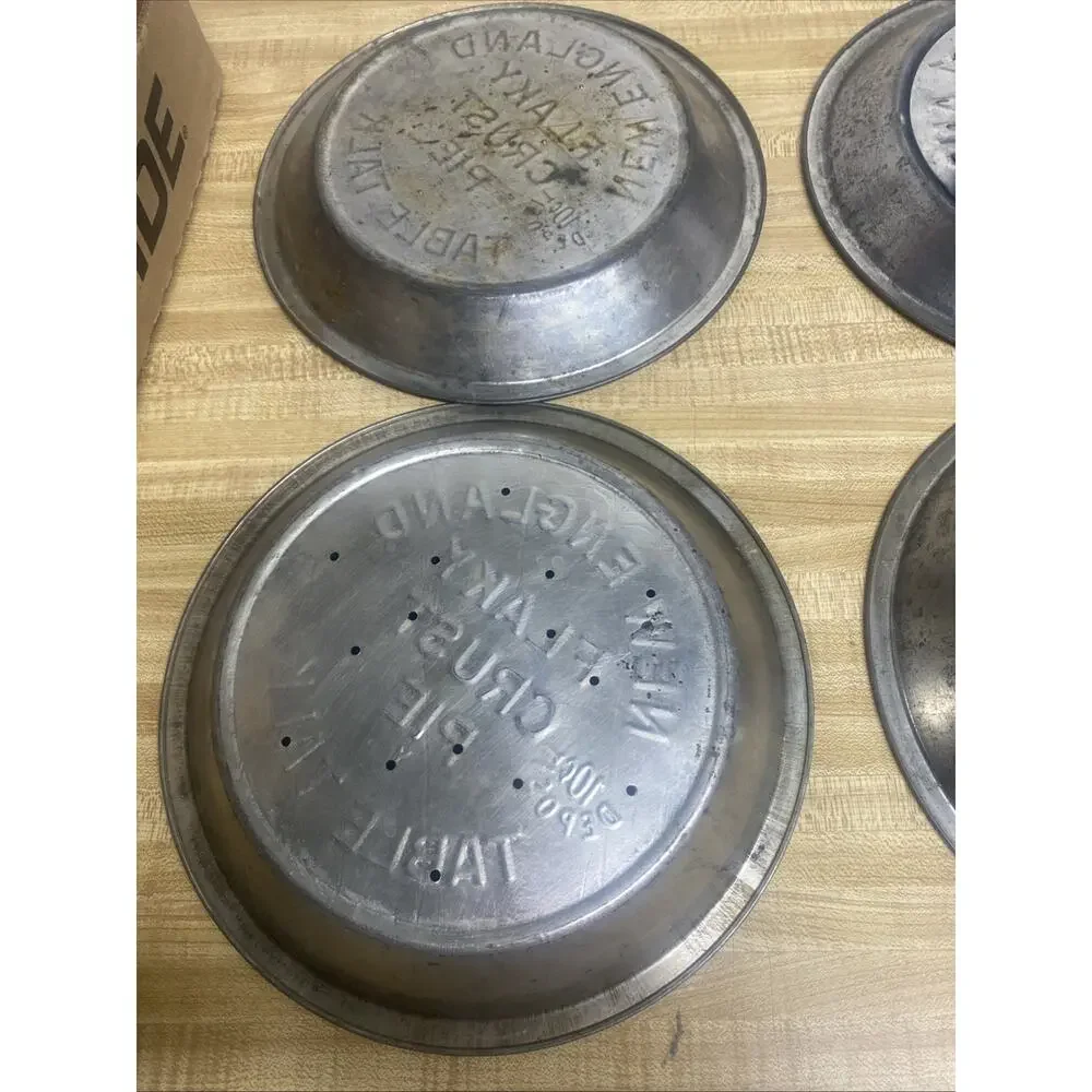 Set Of 4 Vintage New England and Table Talk Flaky Pie Crust Pie Tins